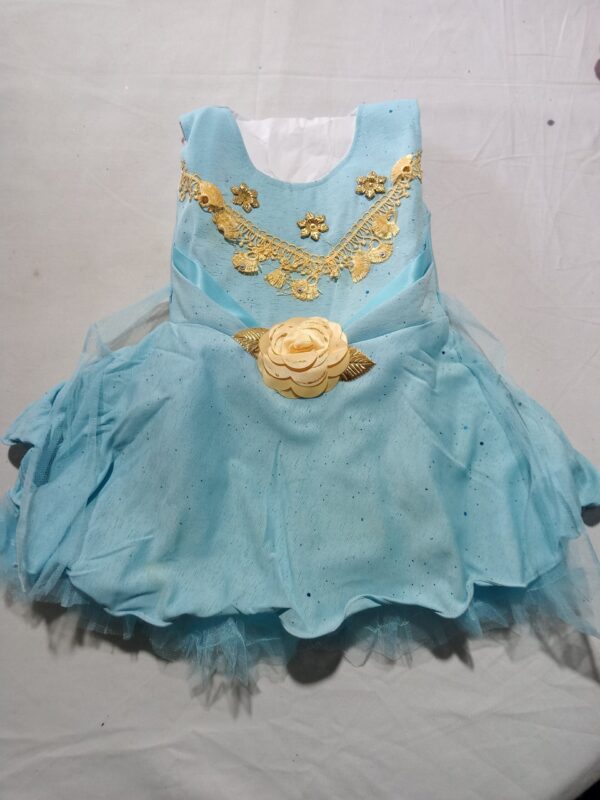 Premium quality Fashion Frok For kides product
(Size 12Month to 18 Month  kide)