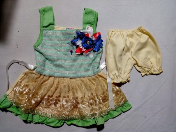Premium quality Fashion Frok For kides product
(Size 6Month to 12 Month  kide)